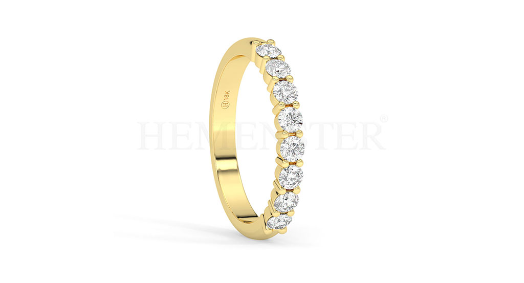 Anillo de oro con diamantes