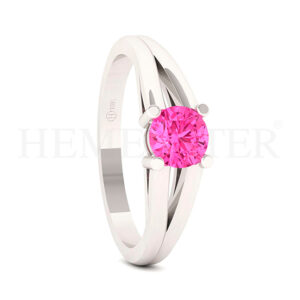 Anillo de oro con gemas de colores