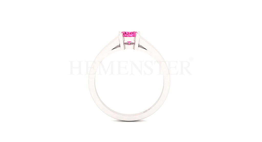 Anillo de oro con gemas de colores