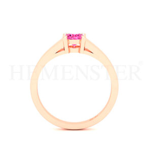 Anillo de oro con gemas de colores