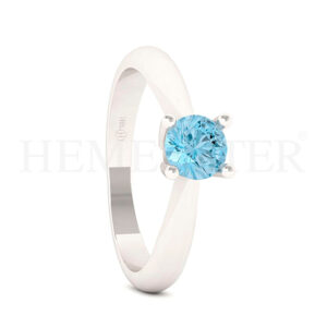 Anillo de oro con gemas de colores