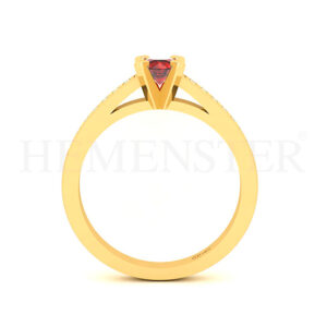 Anillo de oro con gemas de colores