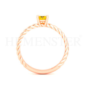 Anillo de oro con gemas de colores