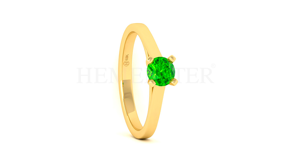 Anillo de oro con gemas de colores