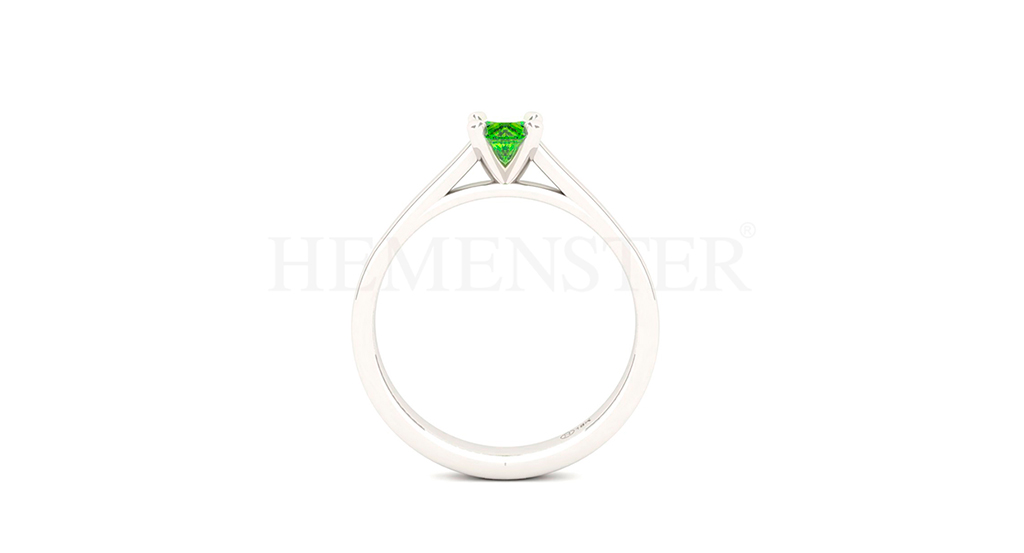 Anillo de oro con gemas de colores