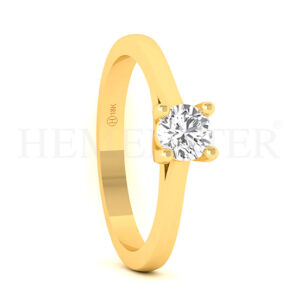 Anillo de oro con gemas de colores