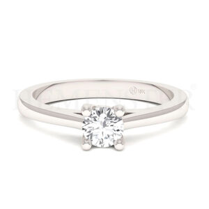 Anillo de oro con gemas de colores