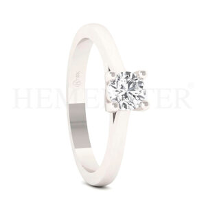 Anillo de oro con gemas de colores