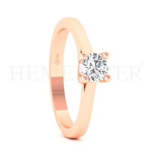 Anillo de oro con gemas de colores