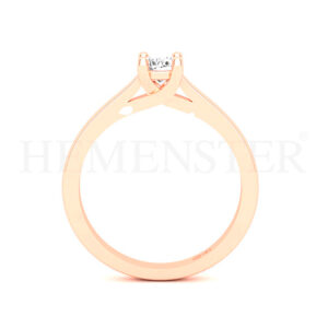 Anillo de oro con gemas de colores