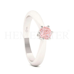 Anillo de oro con gemas de colores