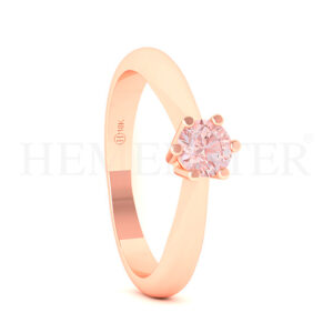 Anillo de oro con gemas de colores