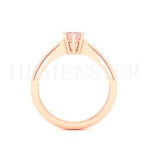 Anillo de oro con gemas de colores