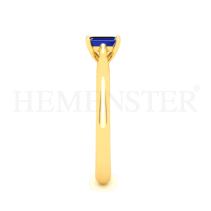 Anillo de oro con zafiro